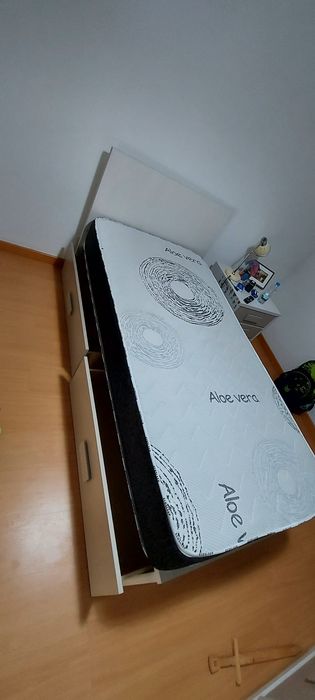 Cama solteiro com gavetas