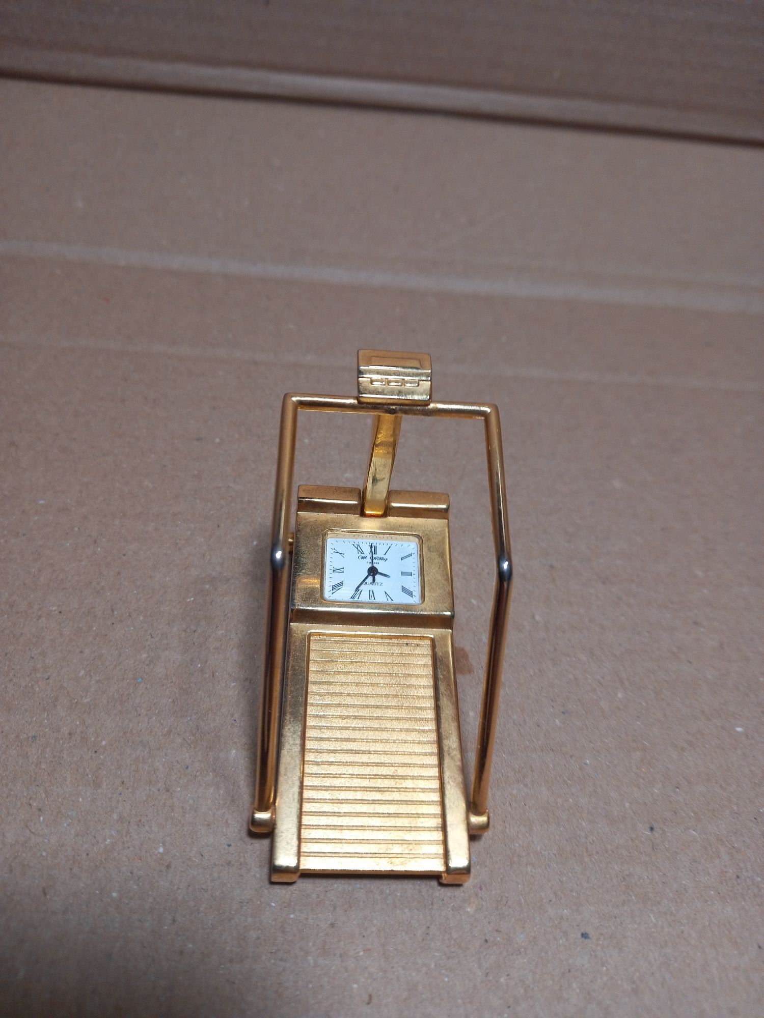 Zegar na bieżnię z kolekcji miniaturowych zegarów Widdop