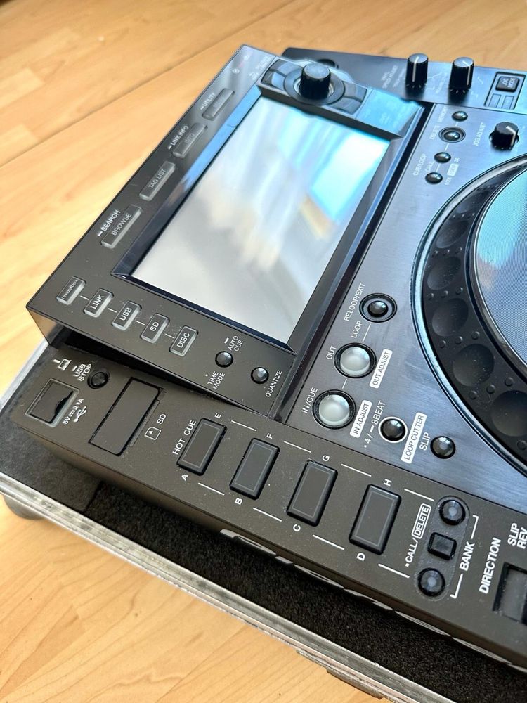 2 x Pioneer CDJ 2000 NXS2 +case