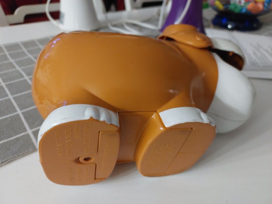 Little Tikes Latarka piesek z dźwiękiem światło 
To śpiące zwierzątko,