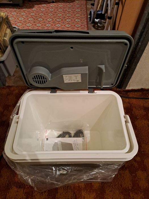 Lodówka elektryczna 24 litry z funkcją chłodzenia i podgrzewania