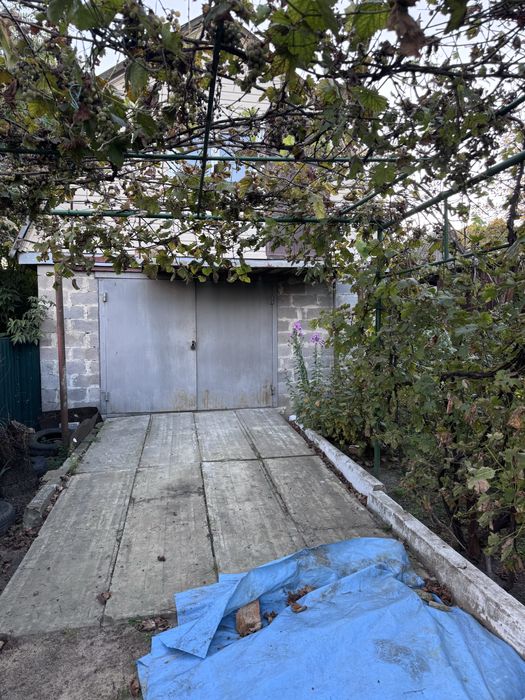 Продається 1/2 частина в центрі міста