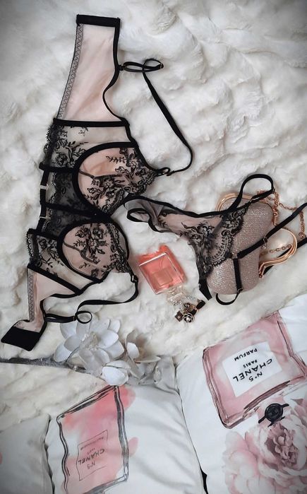 komplet bielizny elegancki gorsetowy beż czarny