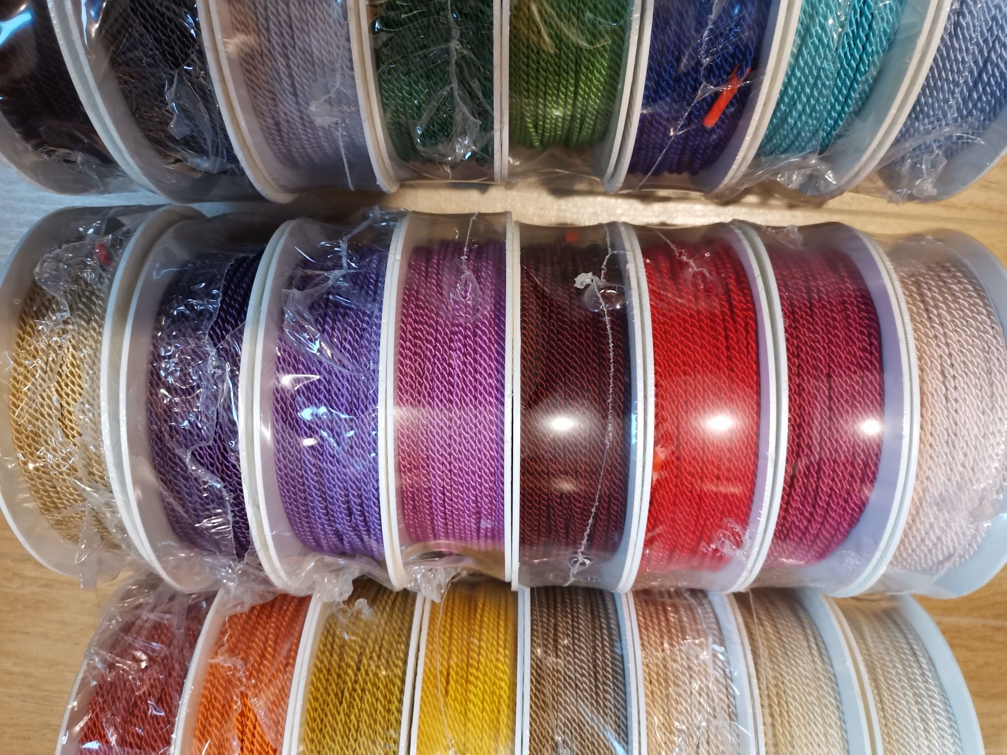 Sznurek skręcany Pega wiskoza 2 mm szpula