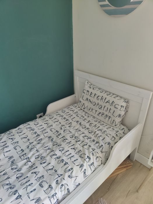 Cama branca de criança IKEA extensível