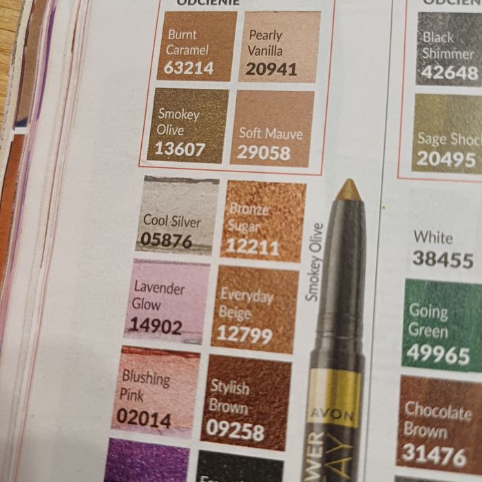 cień do powiek w kredce everyday beige avon