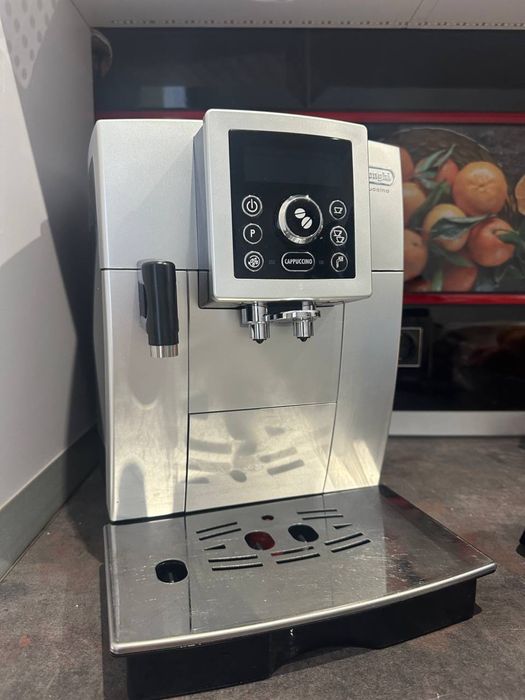 Кавова машина DeLonghi