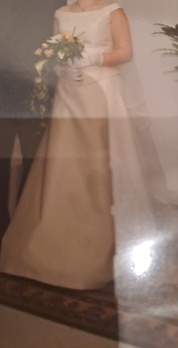 Vendo vestido de noiva e véu