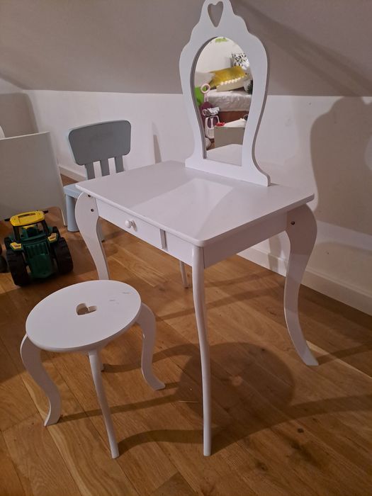 Toaletka dziewczęca