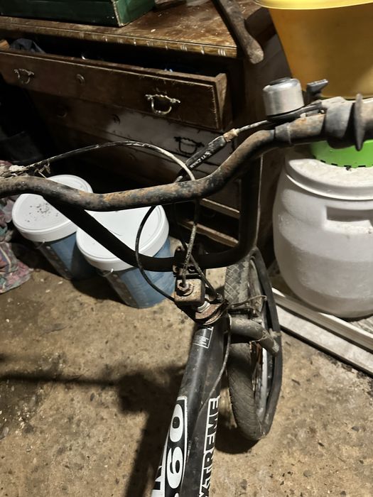 Bicicleta a precisar de restauração