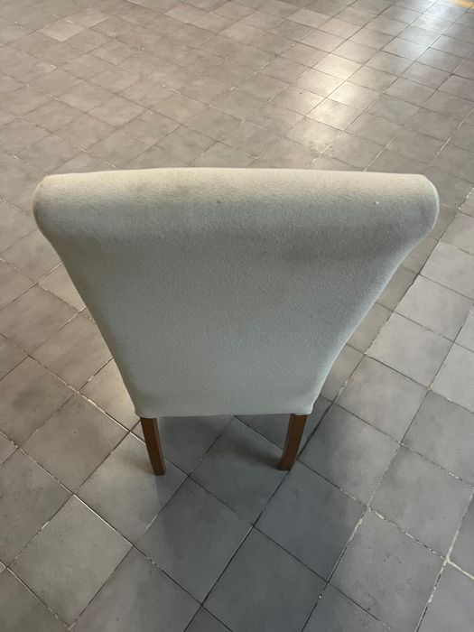 4 Cadeiras sala jantar em madeira com tecido bege lavável