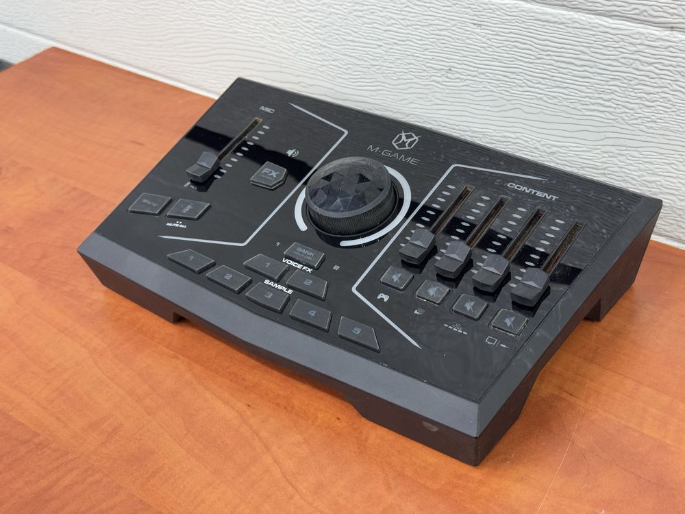Interfejs studyjny m audio dual rgb na czesci uszkodzony