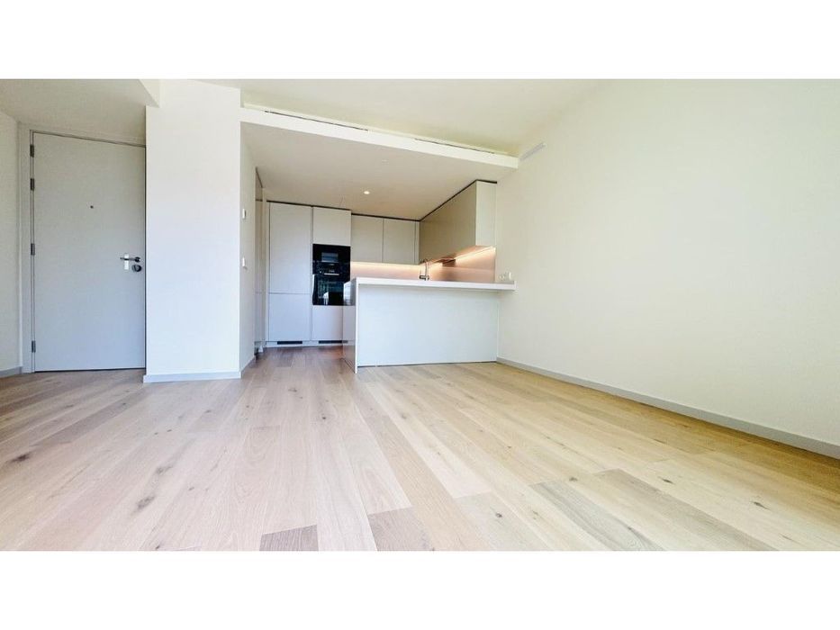 Apartamento T1 com varanda, arrecadação e estacionamento no empreen...