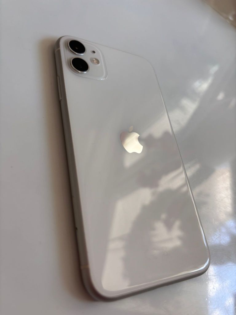 iPhone 11 biały 128gb