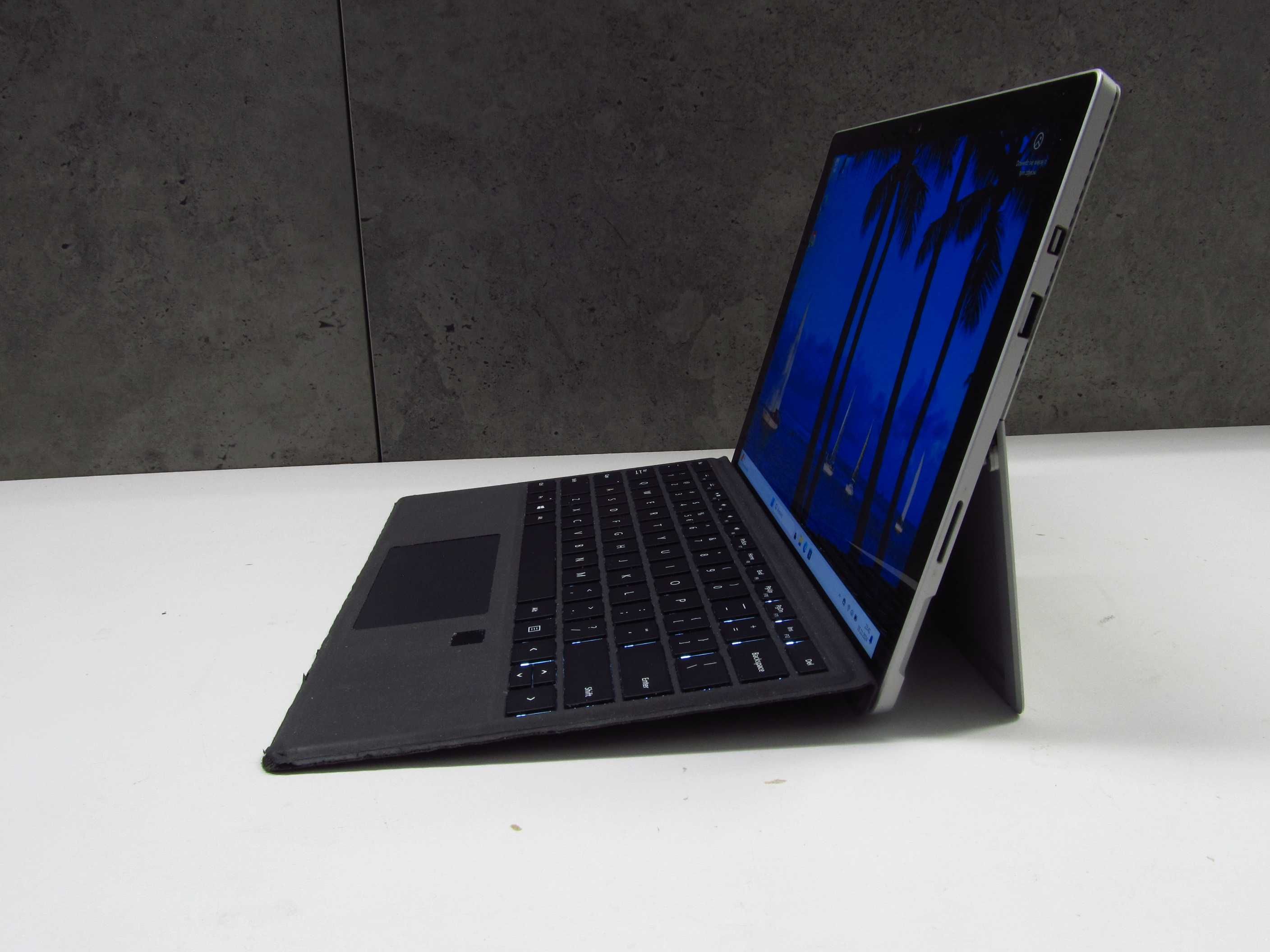 OKAZJA !!! Microsoft Surface PRO i5 6-Gen 4GB 128SSD 2736x1824 Tablet