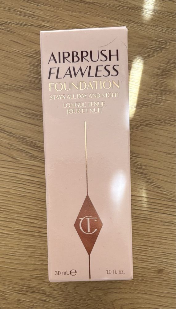 Charlotte Tilbury lekki matowy podkład do twarzy