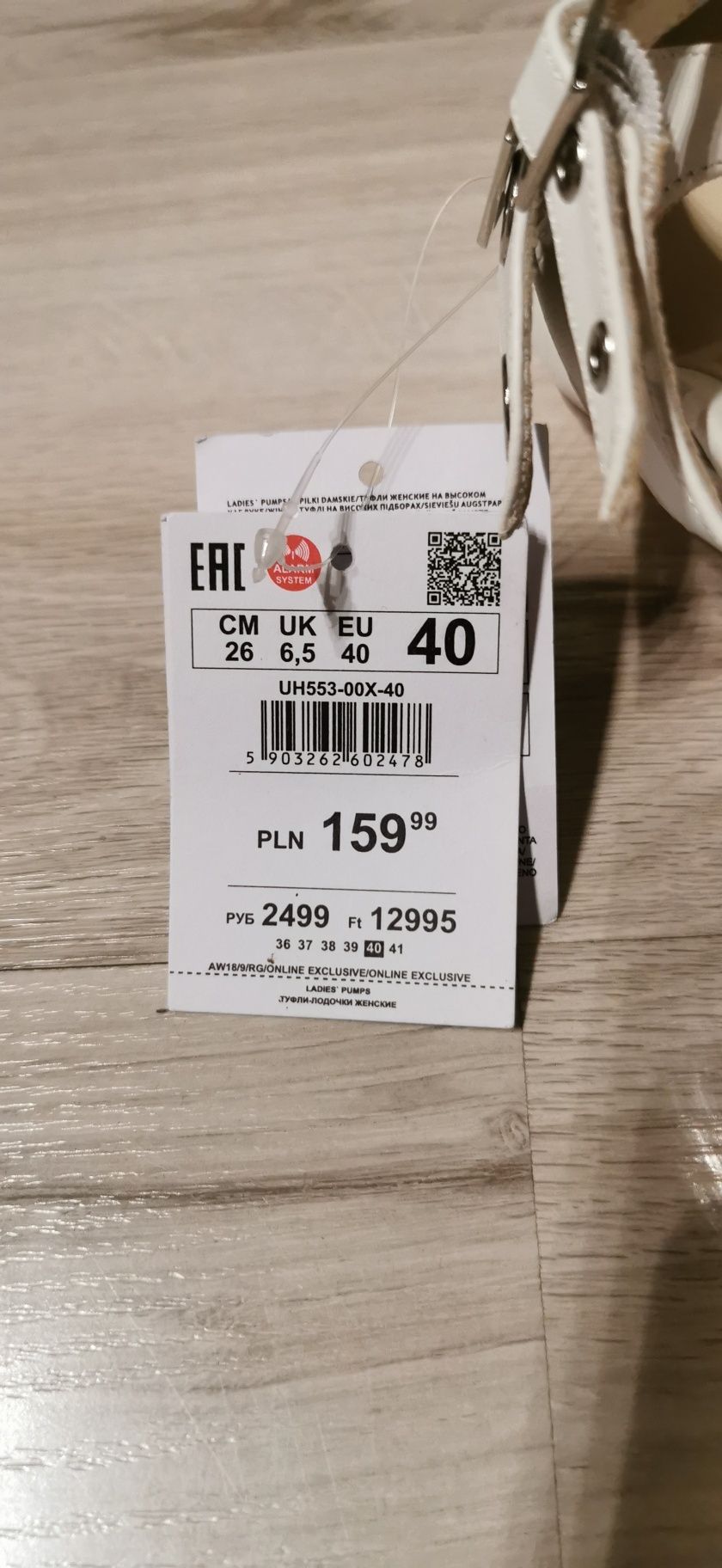 Piękne buty Reserved 40 białe nowe
