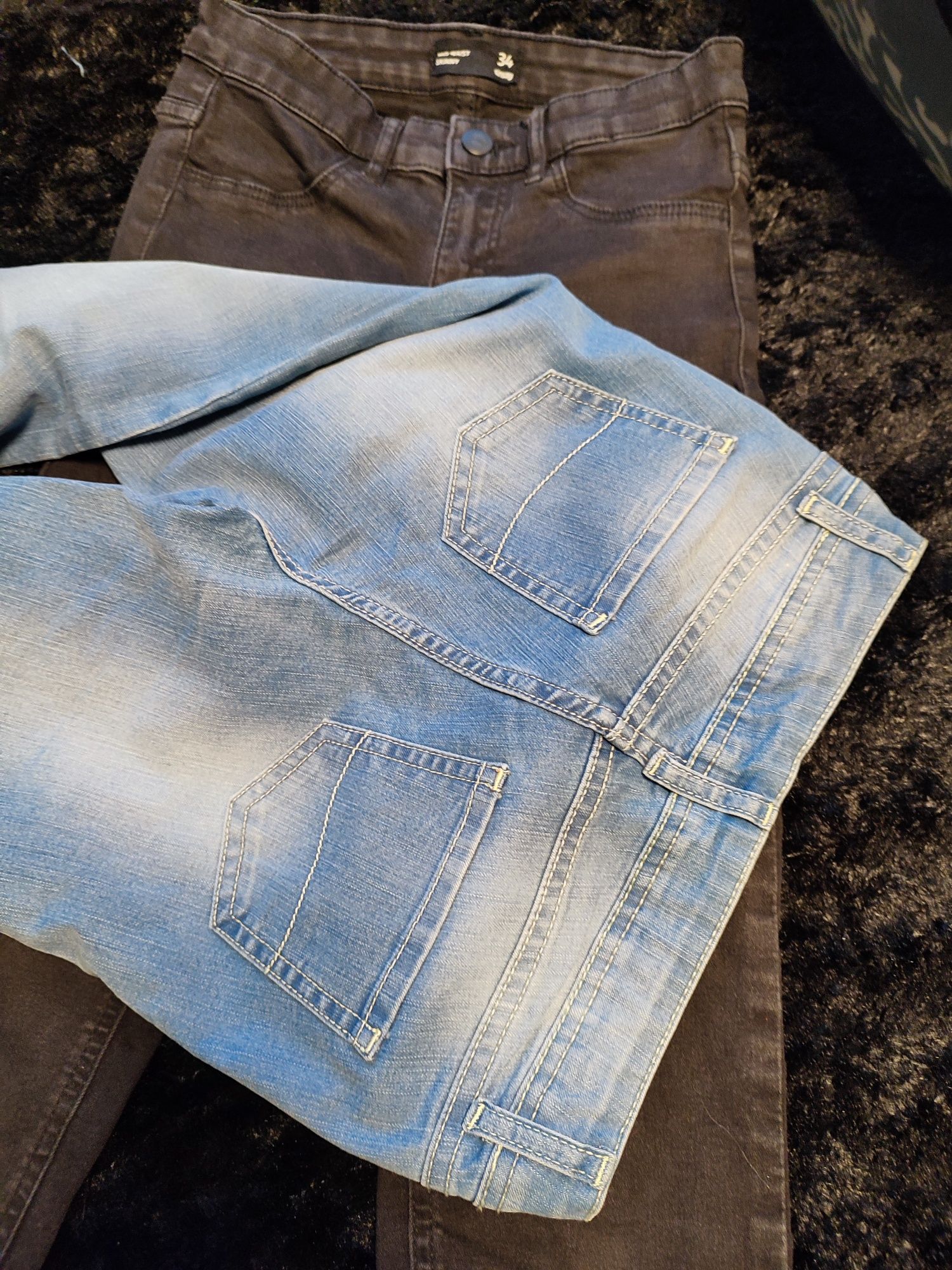 15. Śliczne spodnie jeans r.140 2szt