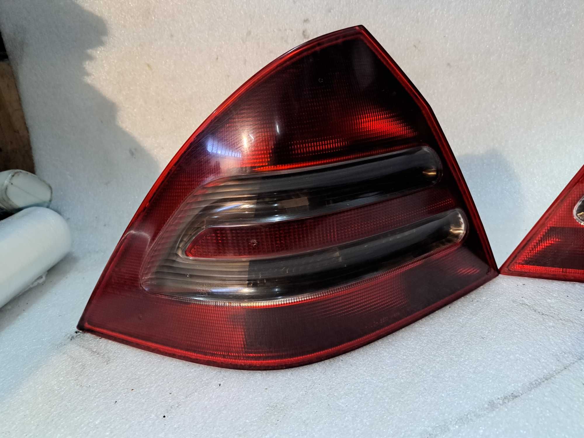 Lampy tył Mercedes C Klasa W203 Sedan kpl