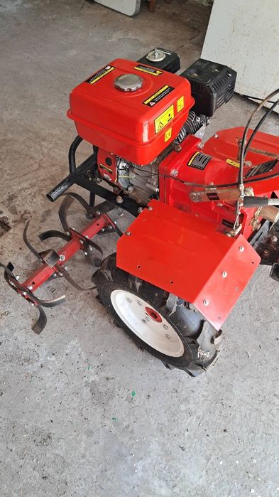 Мотоблок з фрезою