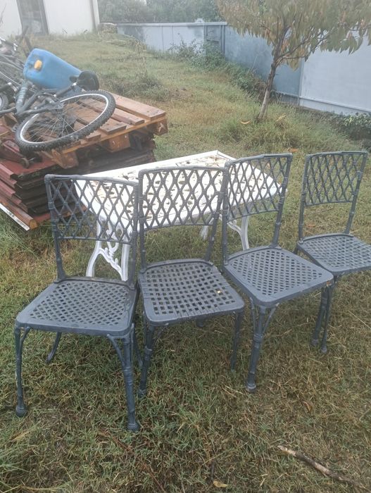Mesa de jardim mais cadeiras