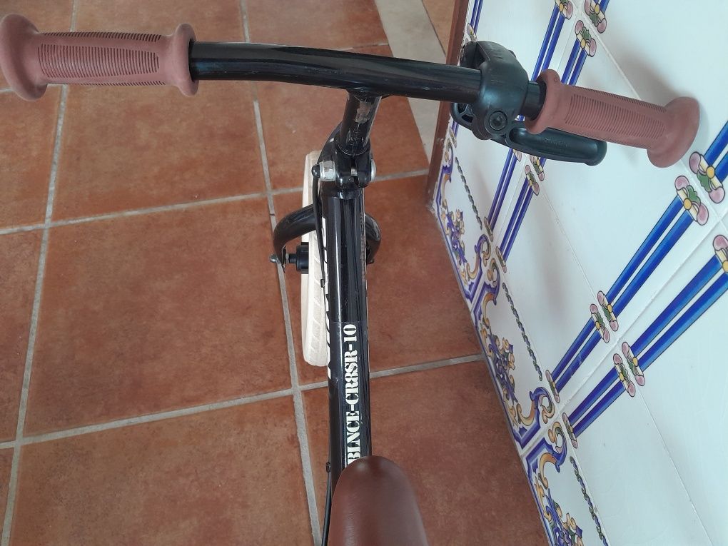 Bicicleta de criança sem pedais