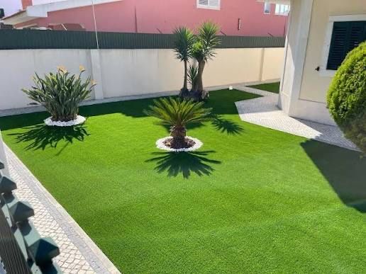 Relva sintetica e criação e manutenção de jardins  em lamego