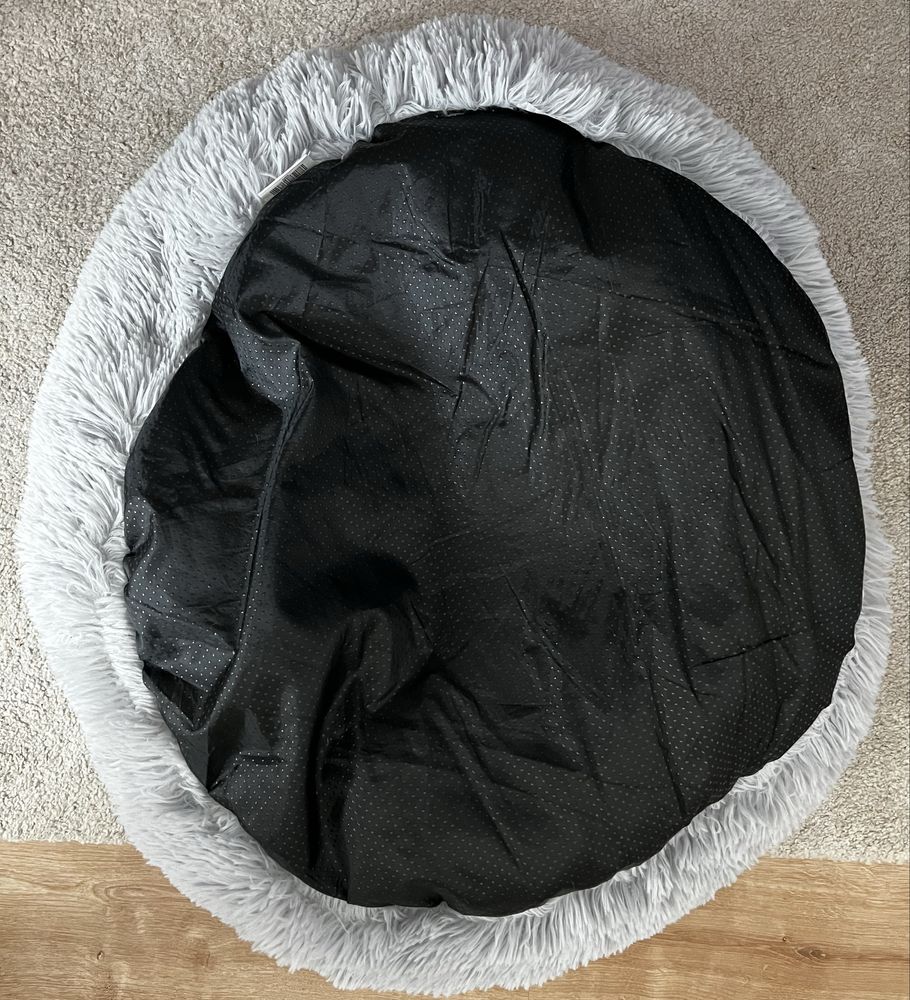 Cama redonda de pêlo para cão