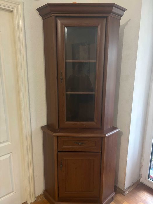 Не дорого бу !!! В отличном состоянии сервант