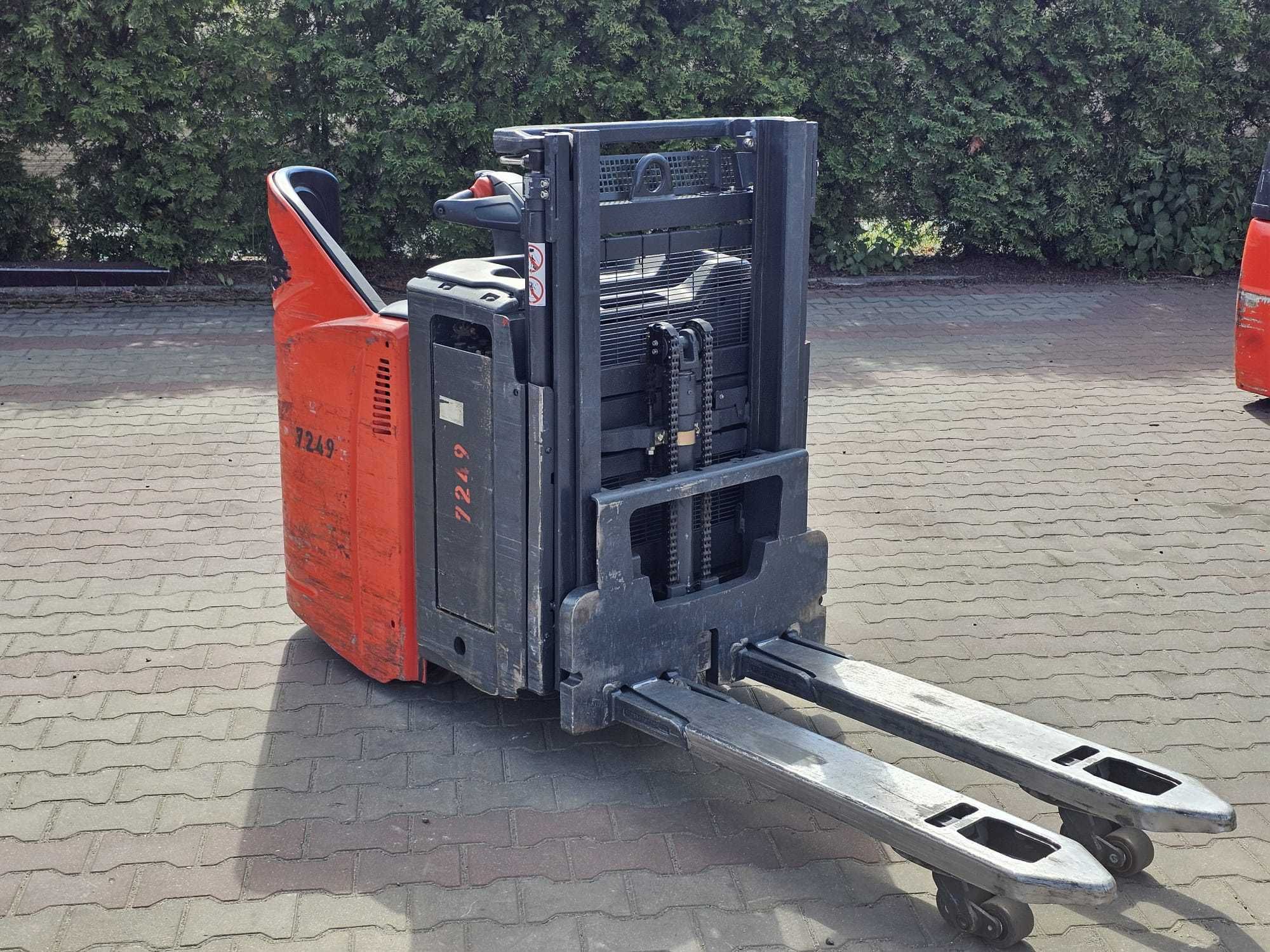 Paleciak Linde D12SP Elektryczny 2016r. 3835h