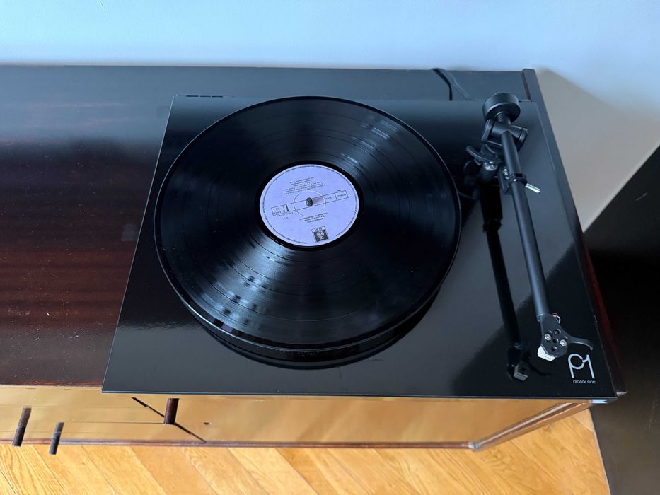 Gramofon Rega P1