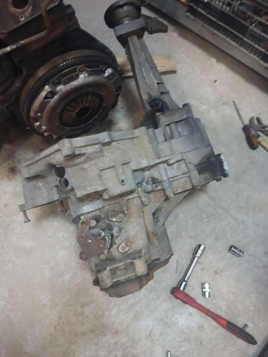 КПП на VW Transporter t4. Знята з робочої машини. Двигун забрали.
