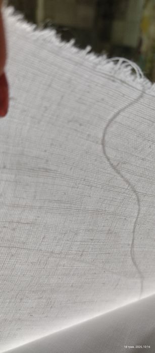 Відрізи різних тканин, біла