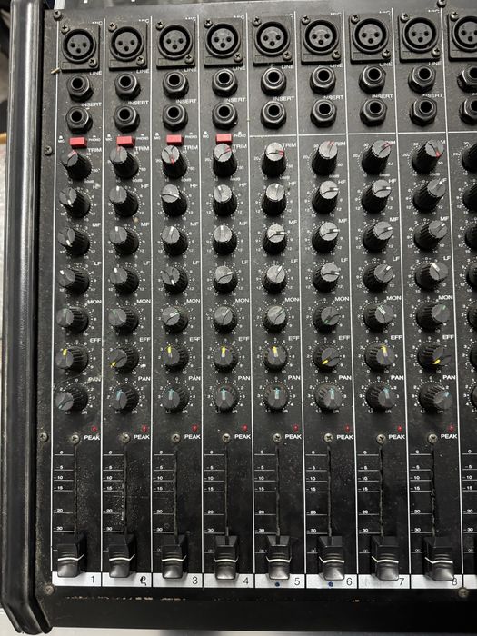 Samick SM-1200P mixing console