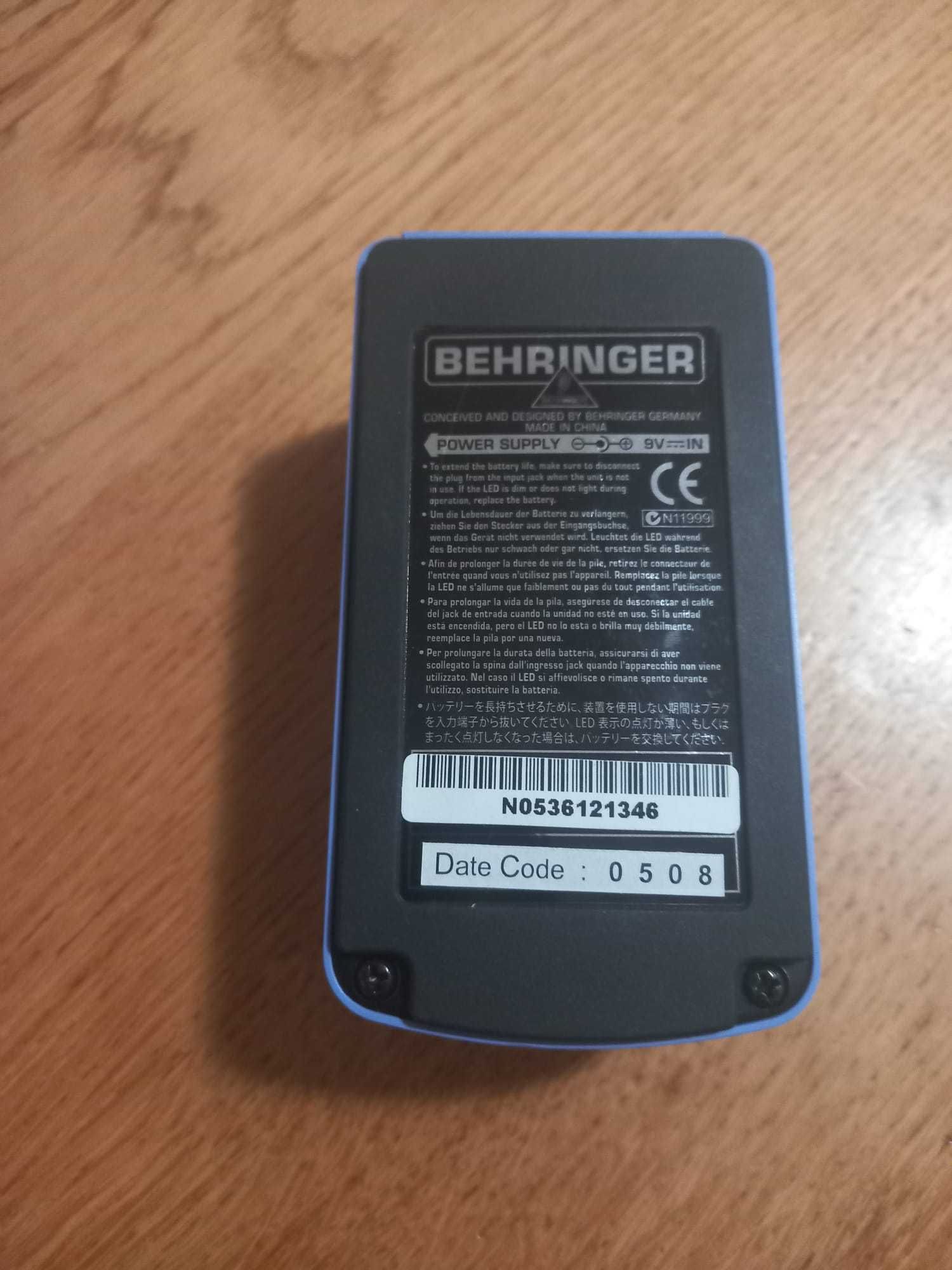 Efekt przesteru do gitary/ basu, Behringer TO100 Tube Overdriver.
