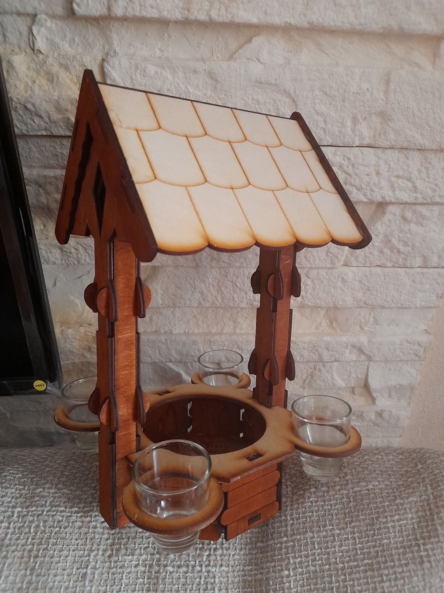 Nowy drewniany stojak studnia na whisky wino wódke z kieliszkami