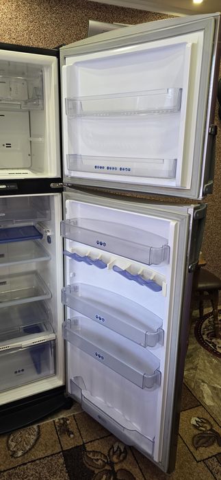 Продам холодильник Whirlpool ARC4170IX нержавейка