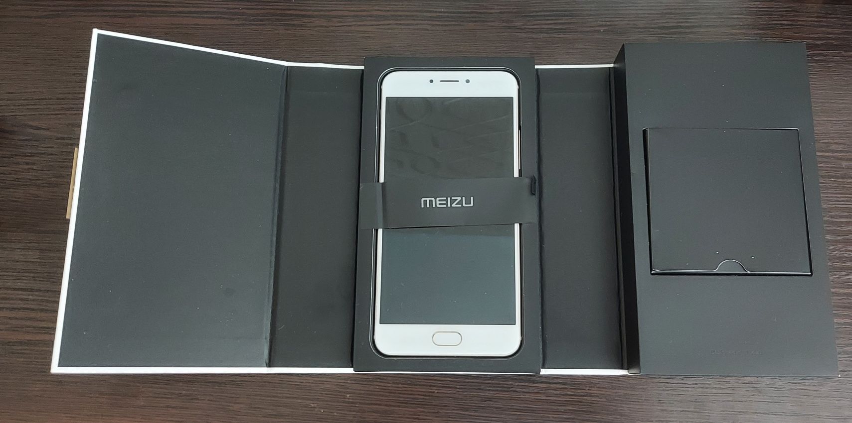 В идеальном состоянии смартфон Meizu MX6 (32Gb, M685Q, gold)