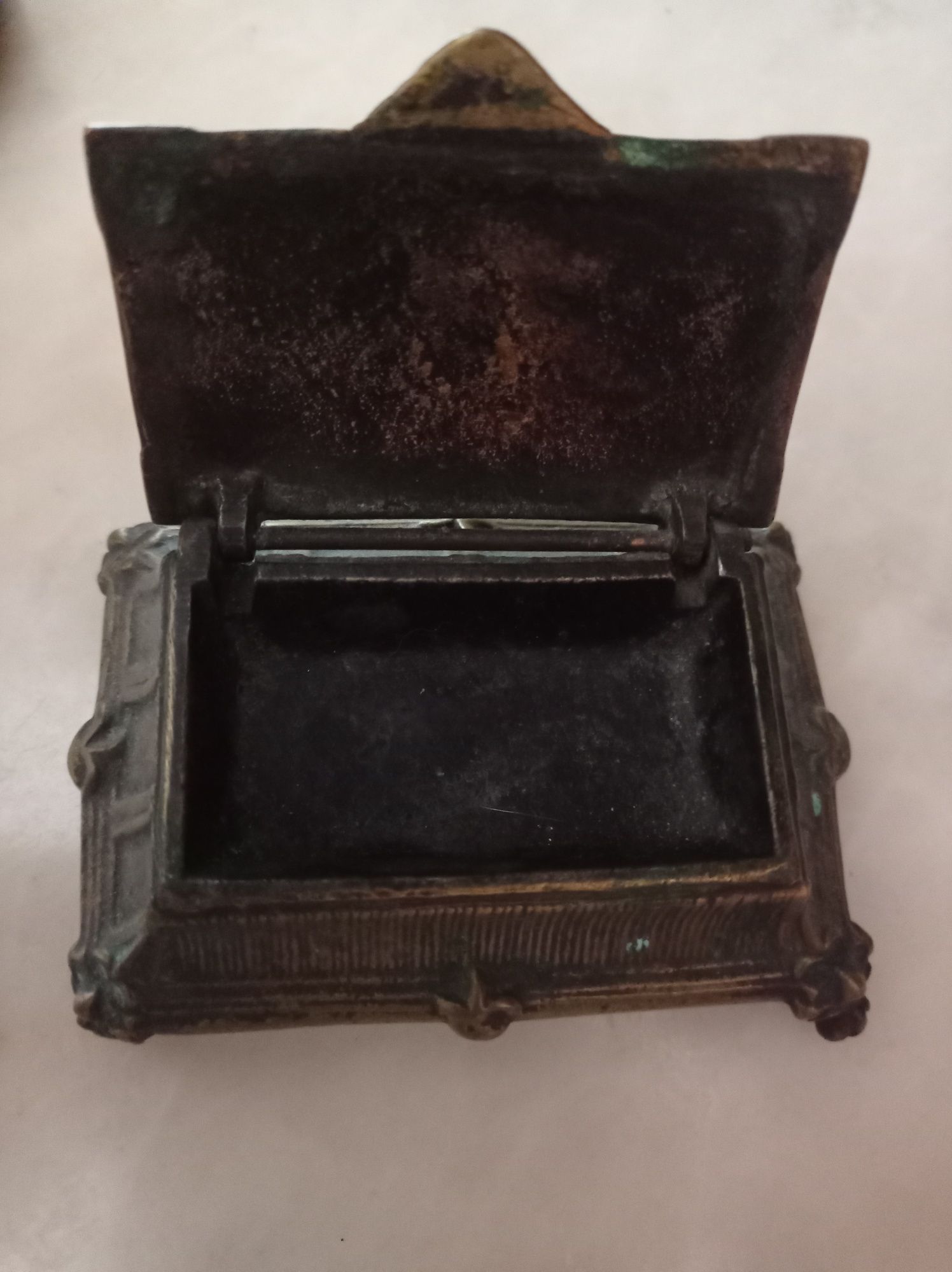 Guarda-jóias em bronze - Relíquia Histórica