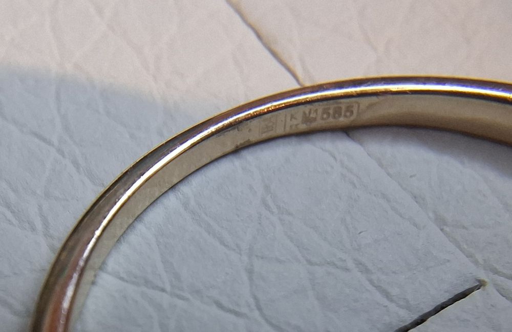 Золота каблучка 16р з діамантом 0.1ct