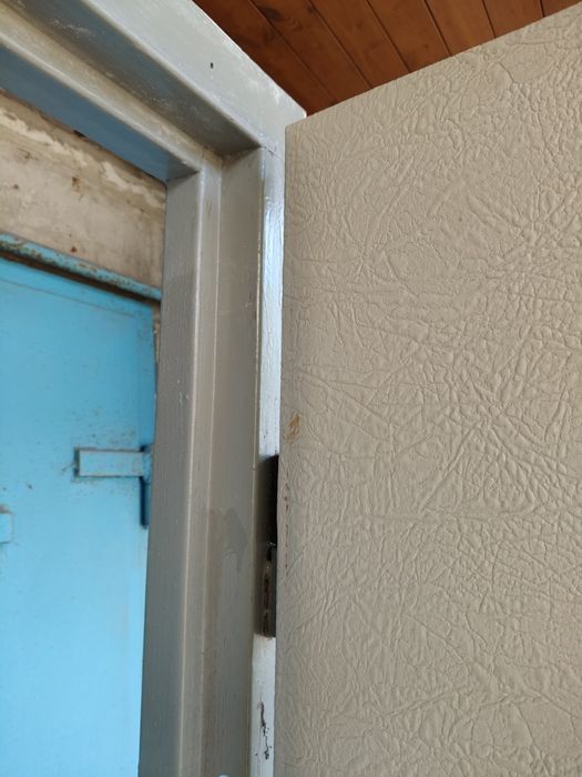 Вхідні металеві двері