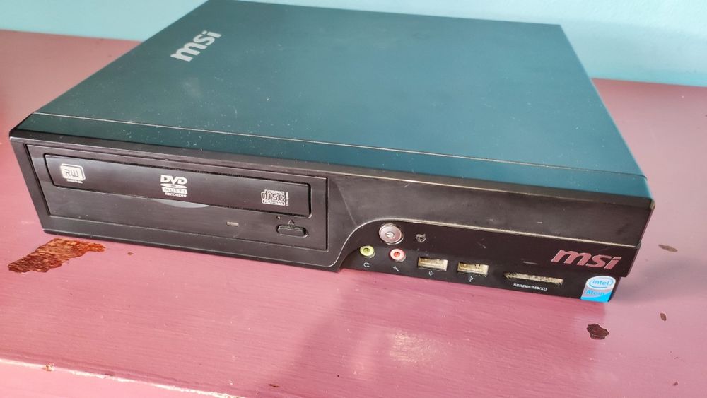 Computador MSI com monitor