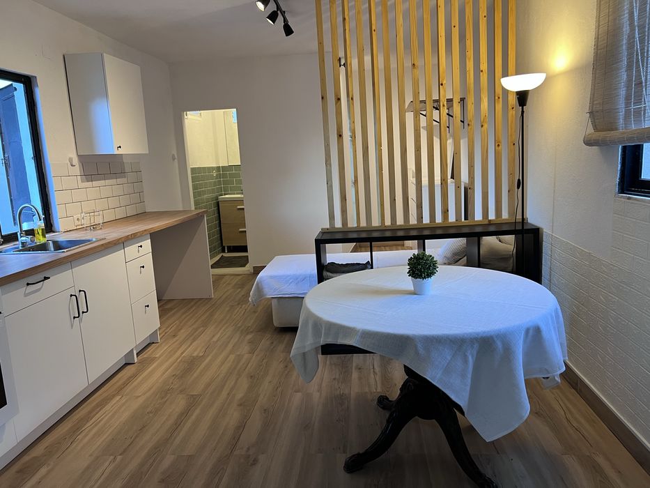 Aluga-se T0 com zona exterior