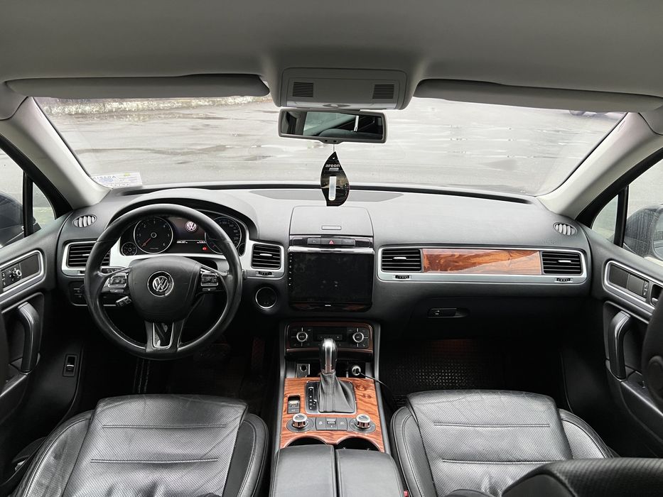 Volkswagen Touareg  2012 Official