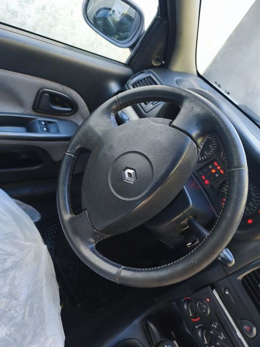 Renault Clio DCi 1.5 avariado