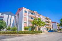 Apartamento duplex remodelado com elevador e garagem fechada em Caldas