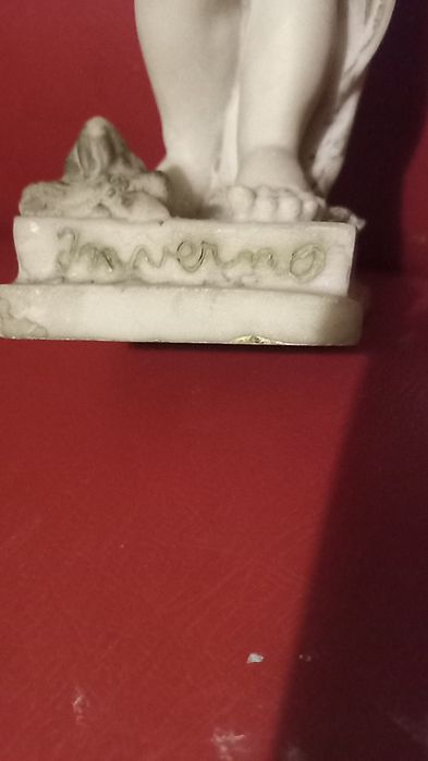 Estátua, estatueta O Inverno