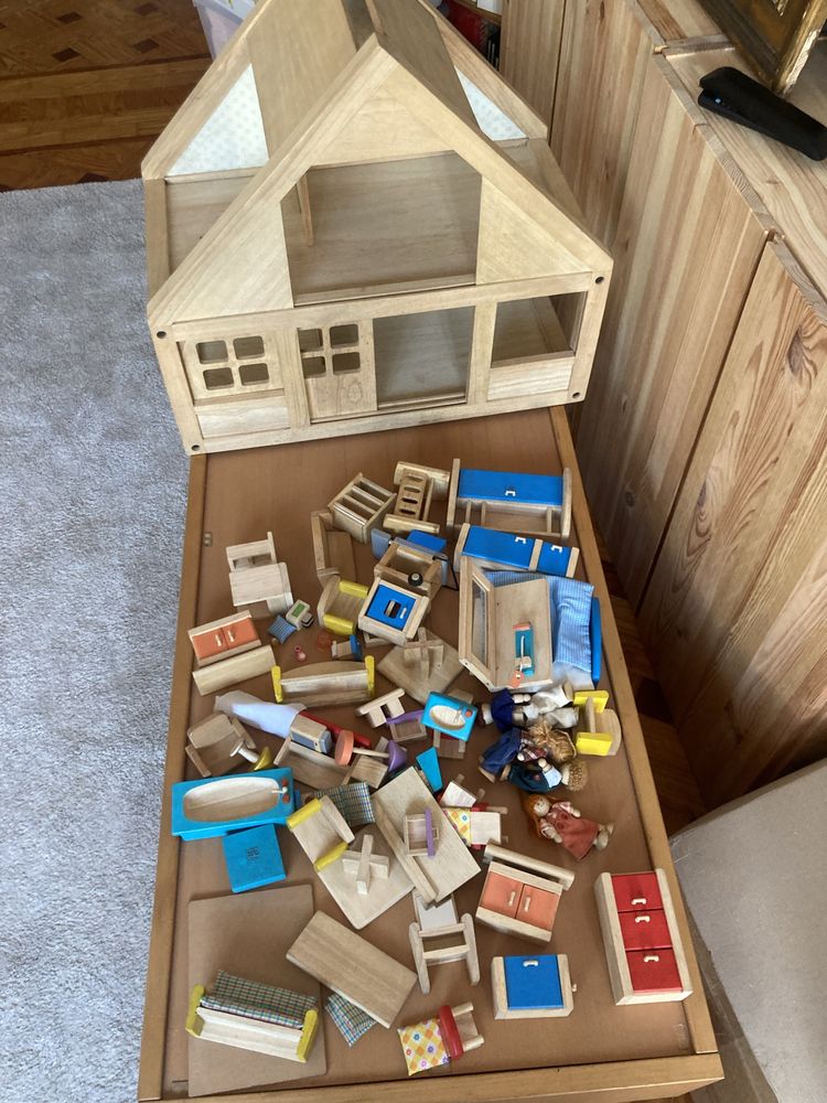 mobiliário mini de madeira para casa de brincar