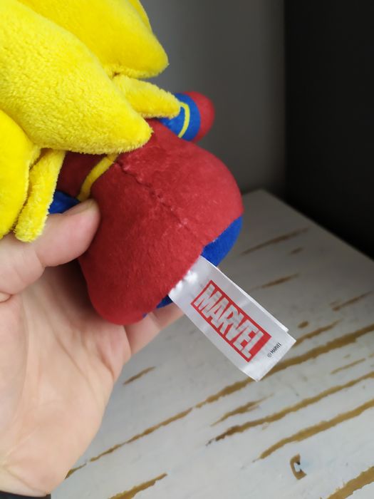 Kapitan Marvel maskotka pluszak przytulanka