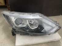 Nissan Qashqai 14-17 фара права, передня